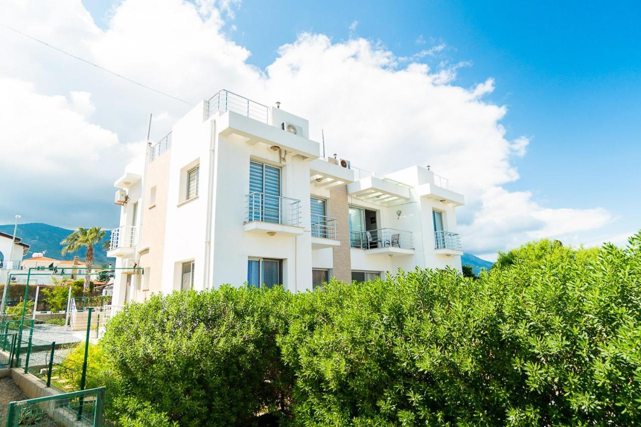Luxury Two-Bedroom Apartment In Amazing Place Lukomorye C4 Karavas  외부 사진