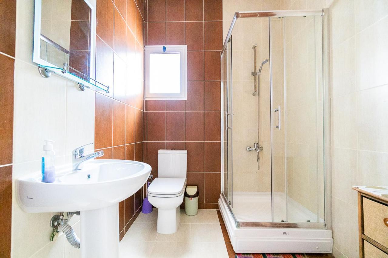 Luxury Two-Bedroom Apartment In Amazing Place Lukomorye C4 Karavas  외부 사진